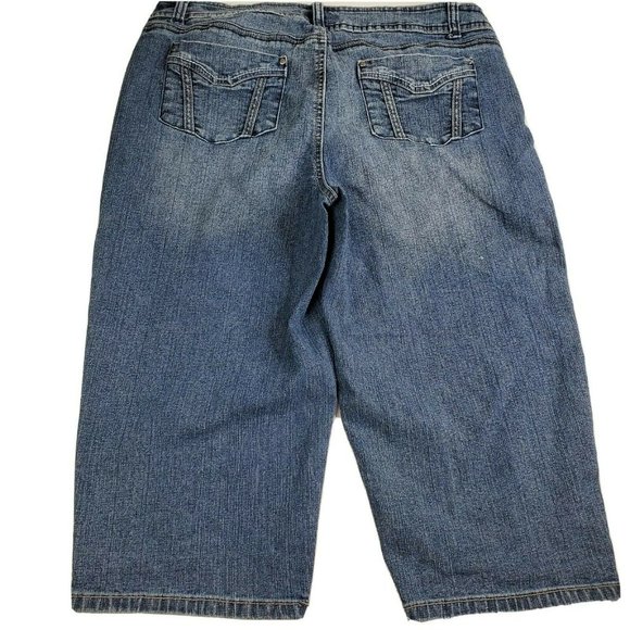Cato Denim Capris - Long Shorts Women's Size 8 Stretch Cotton Blend 32 x 16.5 - Picture 2 of 7